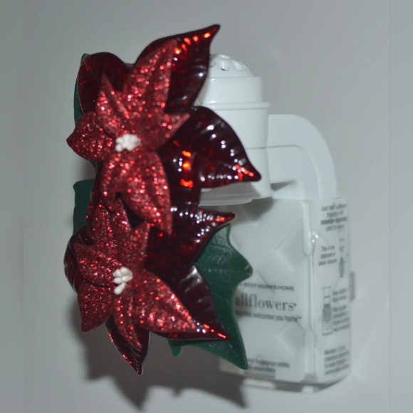 GLITTERY POINSETTIA WALLFLOWER FRAGRANCE PLUG by Bath and Body Works - Picture 5 of 5